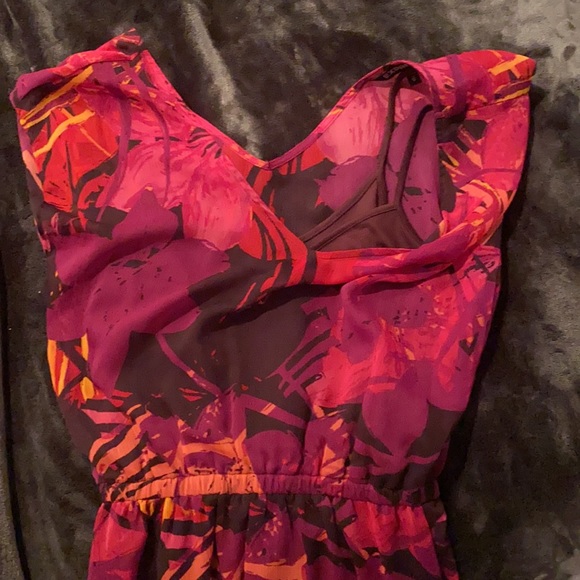 XS flowy flower dress from Express - Picture 2 of 3